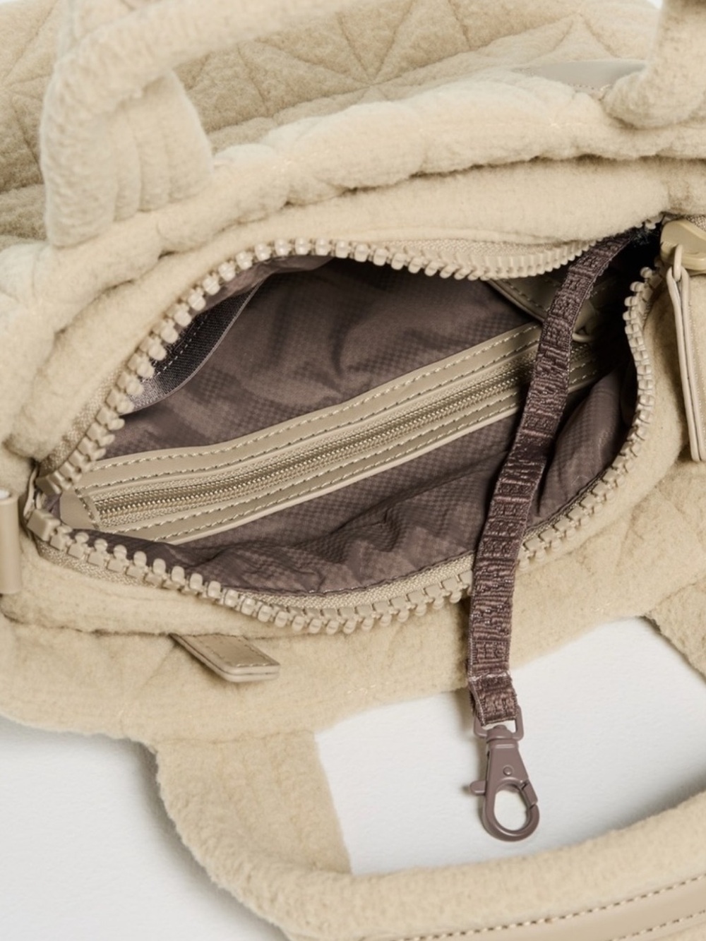 NEW VEE COLLECTIVE SHERPA MINI VEE TOTE CREAM - Picture 5 of 7